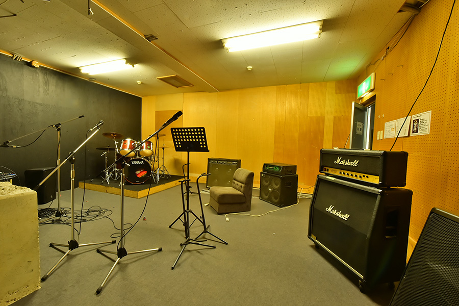 B7 studio