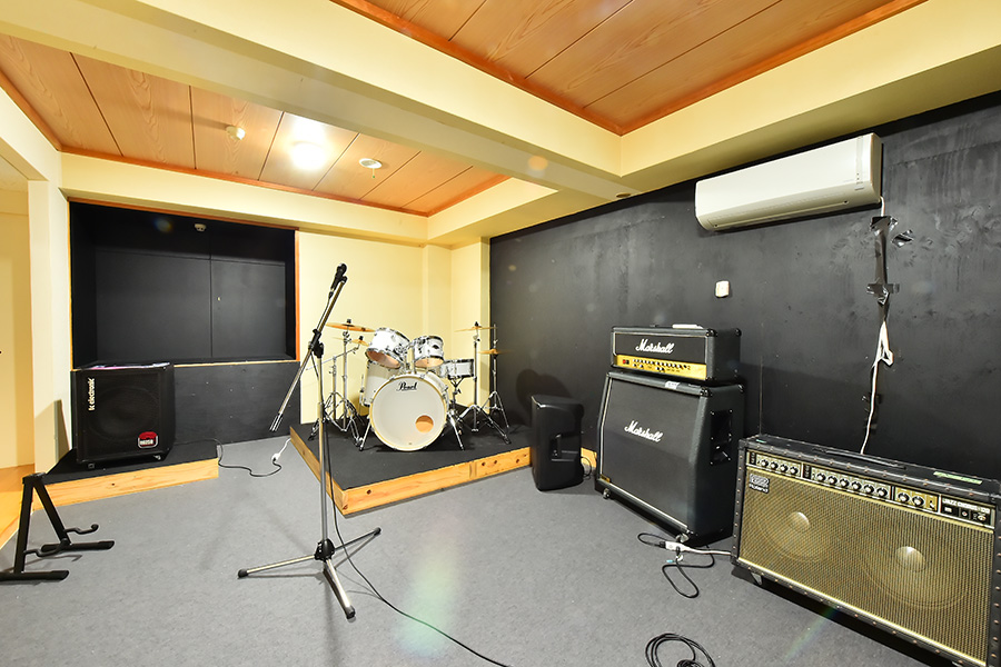 4-4 studio